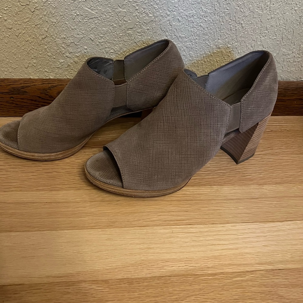 Eileen Fischer Block heel